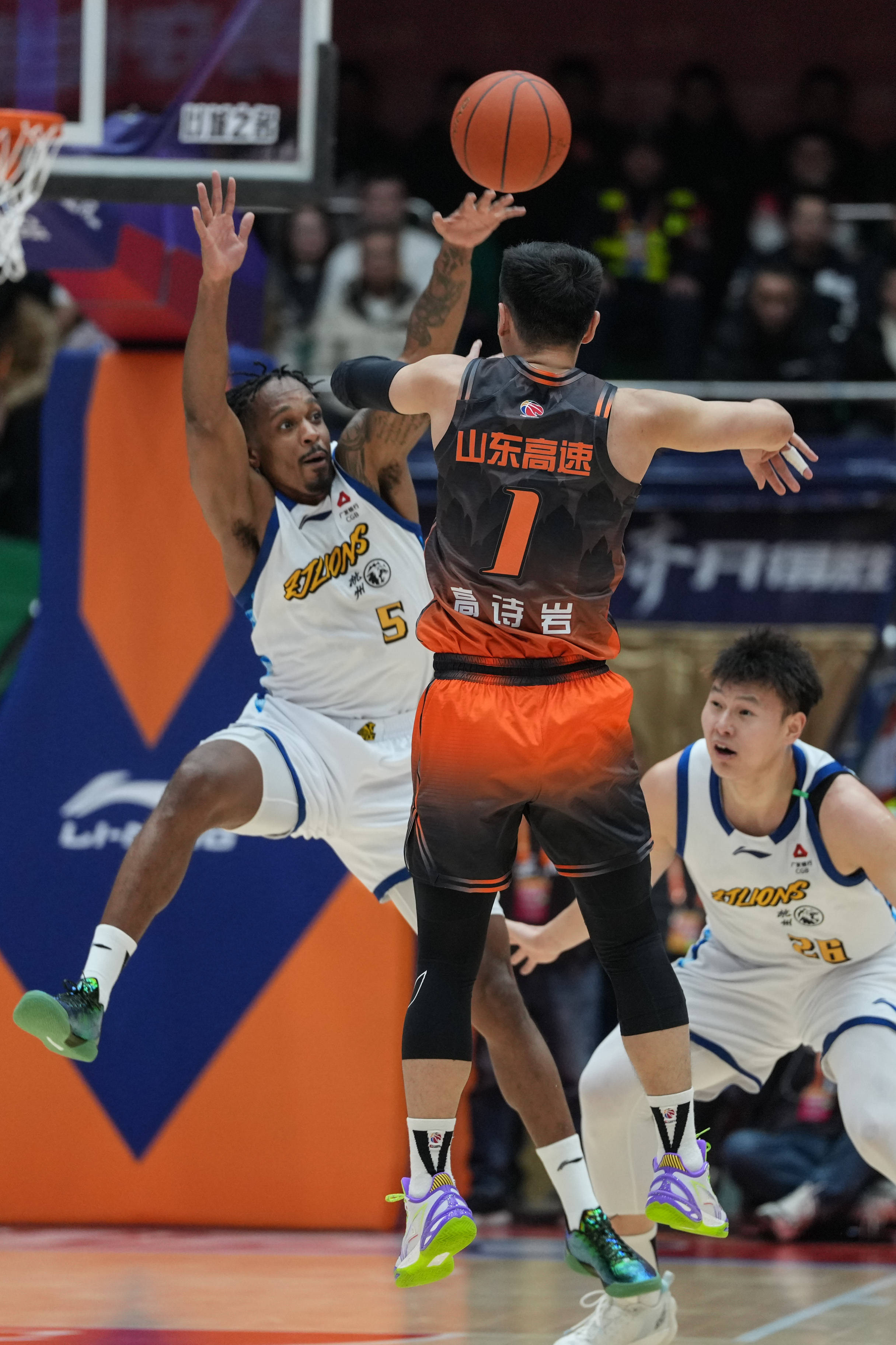 从浙江队队长鼓劲备战西甲到新疆广汇今晨外线爆发，广厦男篮围绕中超篮板制胜的简单介绍